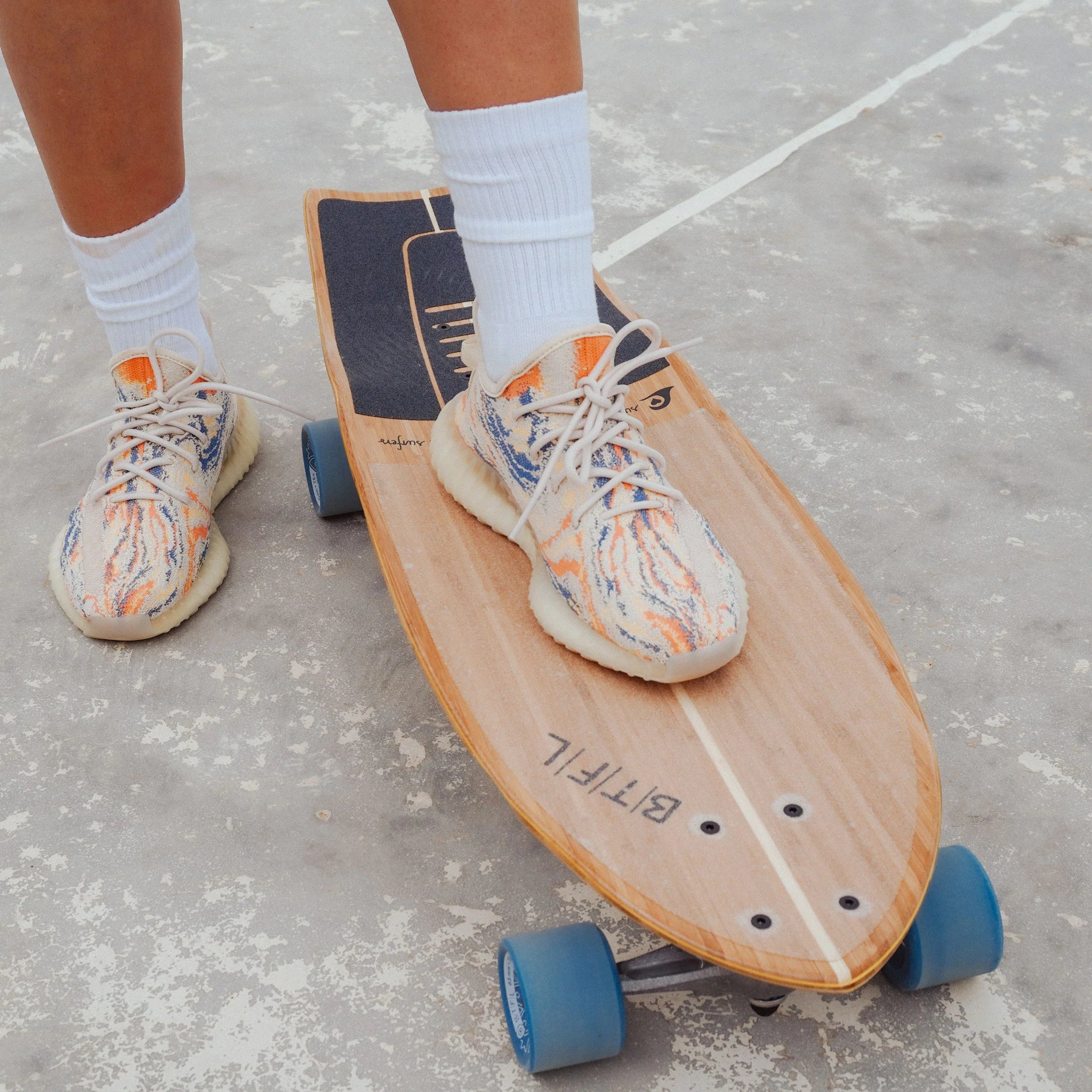 BTFL AURELIA - komplett Surfskate 30" x 9.65" mit Kicktail