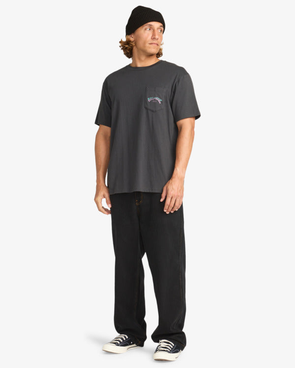 Billabong Stacked Arch - Taschen-T-Shirt für Männer